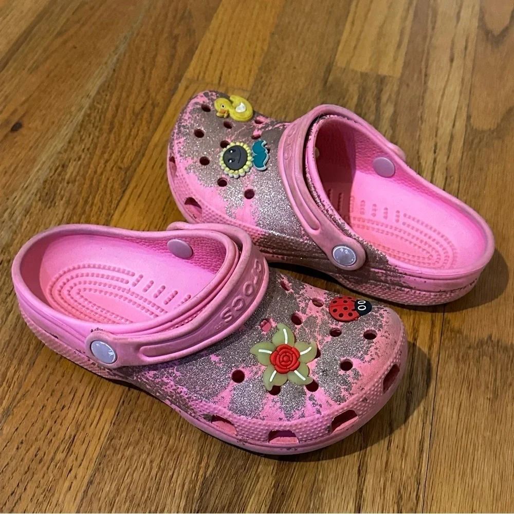 Crocs Kids Pink Clogs with Fun Charms J2 Glitter crocs